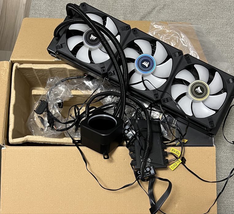 Cooler procesor Corsair H150i Elite LCD