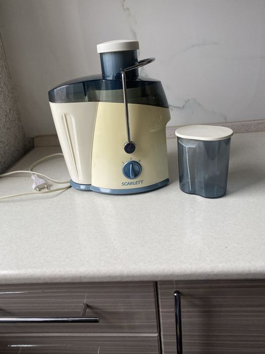 Продам электро-соковыжималку.