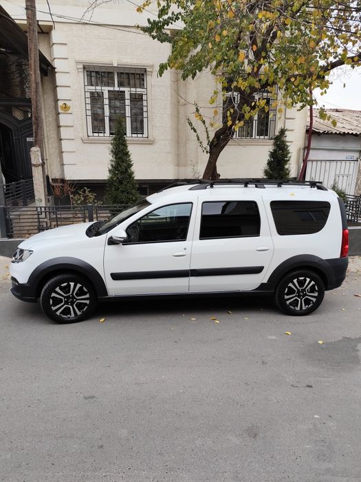 Срочно продаю свою машину Лада Ларгус