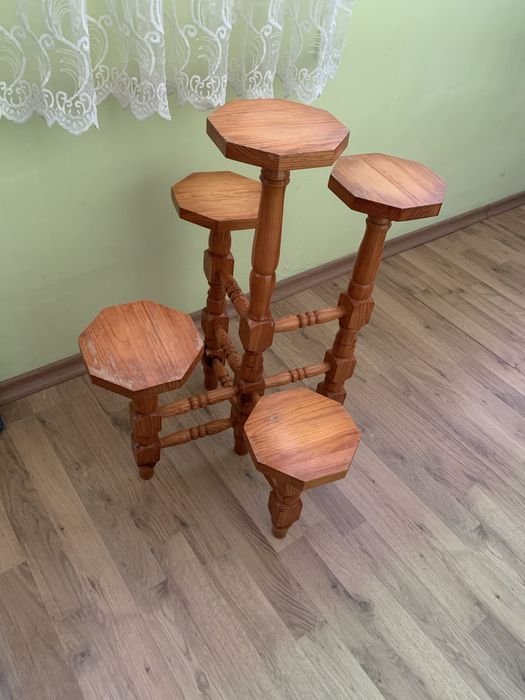 Красив цветарник от чамово дърво за 5 саксии