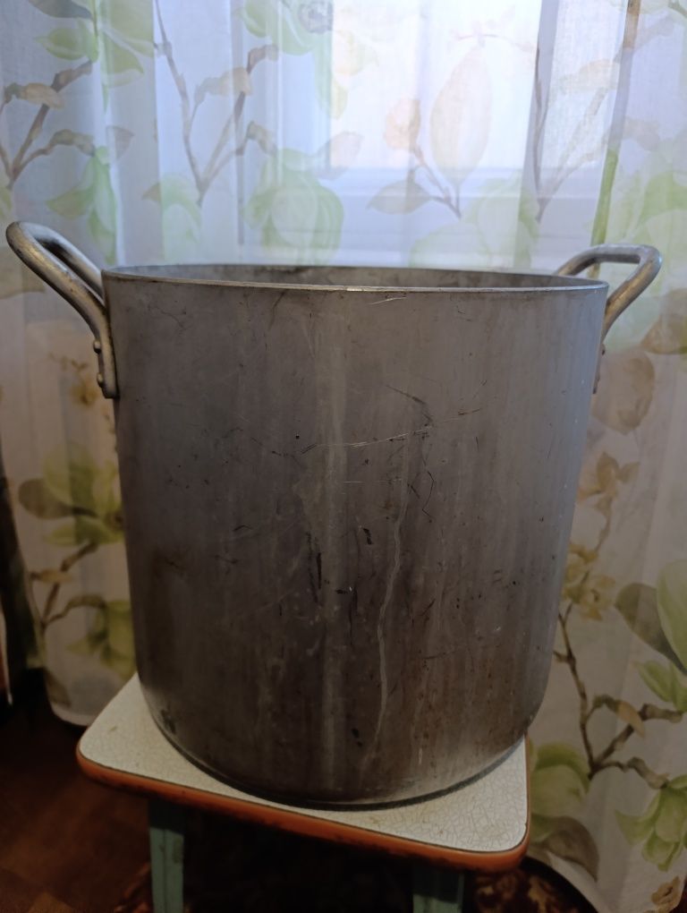 Кастрюля аллюминиевая.