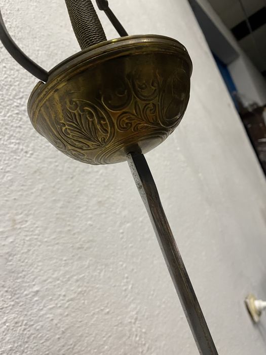 Стара френска сабя поставена на стойка от масивен месинг