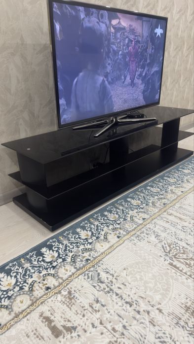 Продам тумбу под телевизор