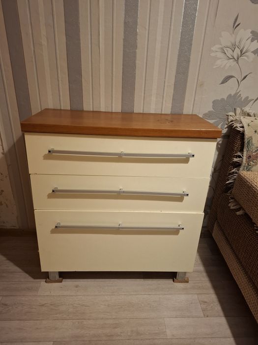 Дарю бесплатно комод и тумбу под телевизор