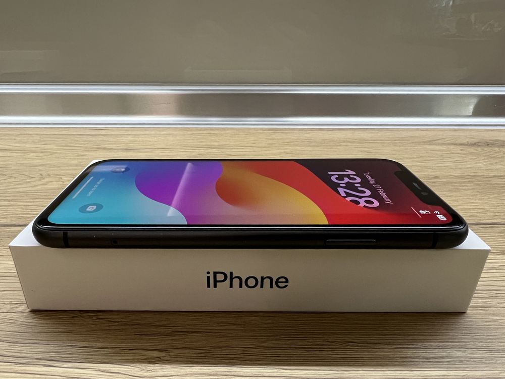 iPhone 11, 128 Gb. ЧИСТО НОВА БАТЕРИЯ, Перфектно състояние