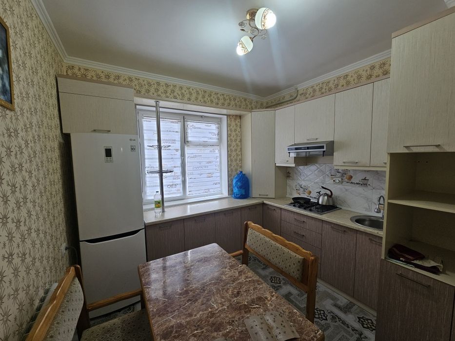 Ижарага 3 хоналик квартира 1-каватдан берилади. Янги Дом.
Барча жихозл