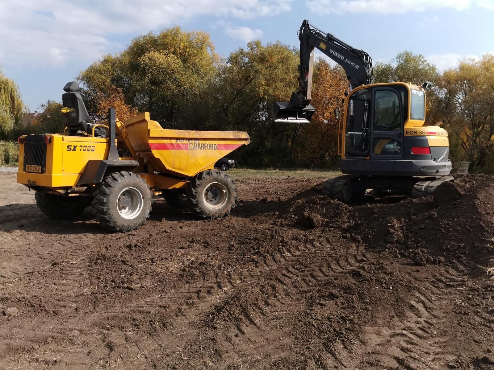 Inchiriez   miniexcavator cu picon dumper, excavator