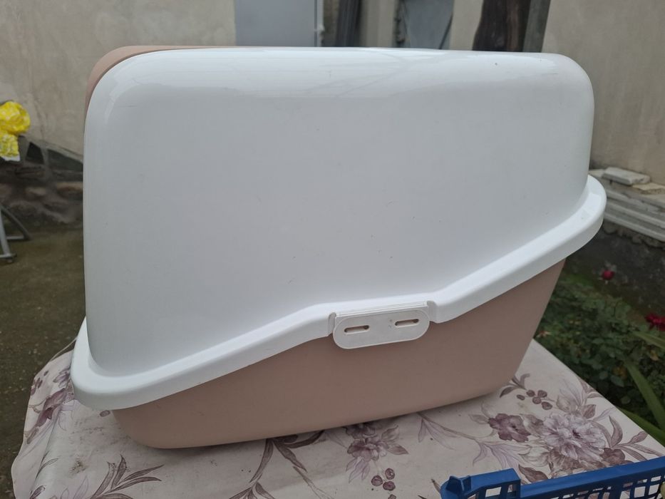 Закрита котешка тоалетна