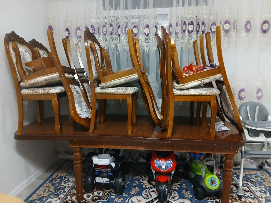 Стол хорошом состояние