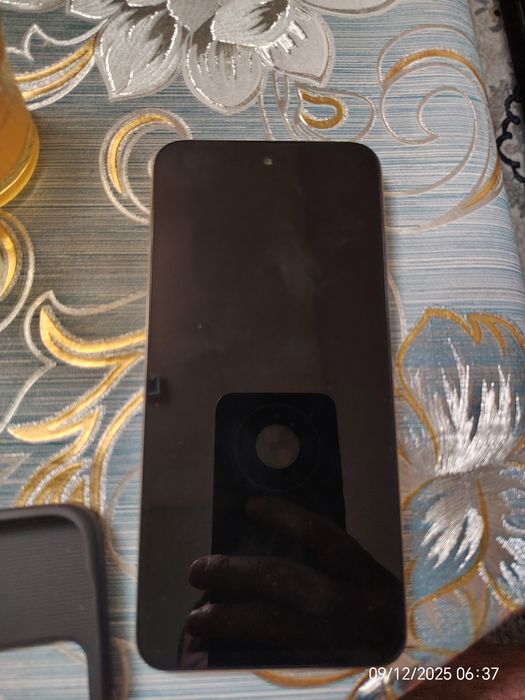 Срочно продам redmi 15. 8+8 на 256