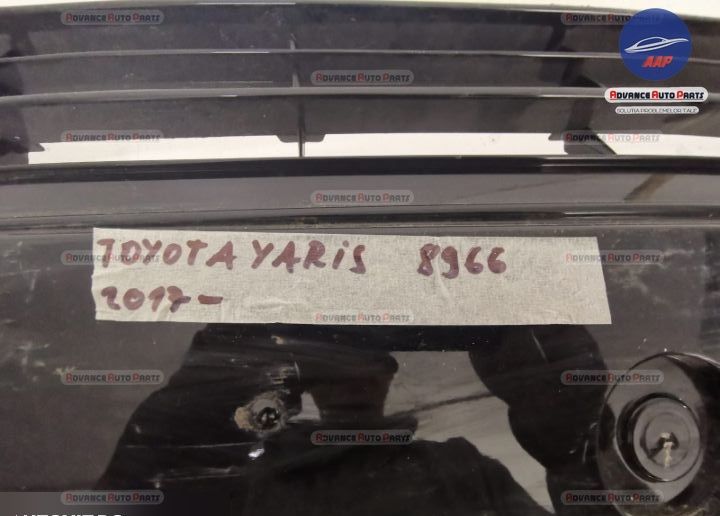 Оригинална централна решетка в добро състояние Тойота Ярис / Toyota Ya