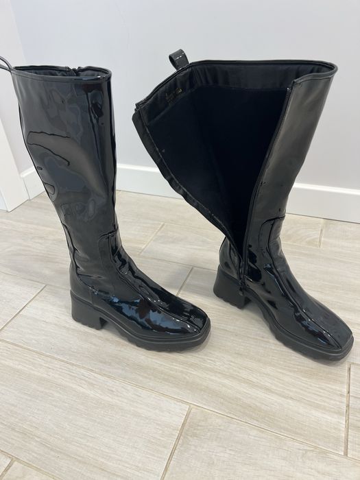 Лачени ботуши черен цвят 38 номер