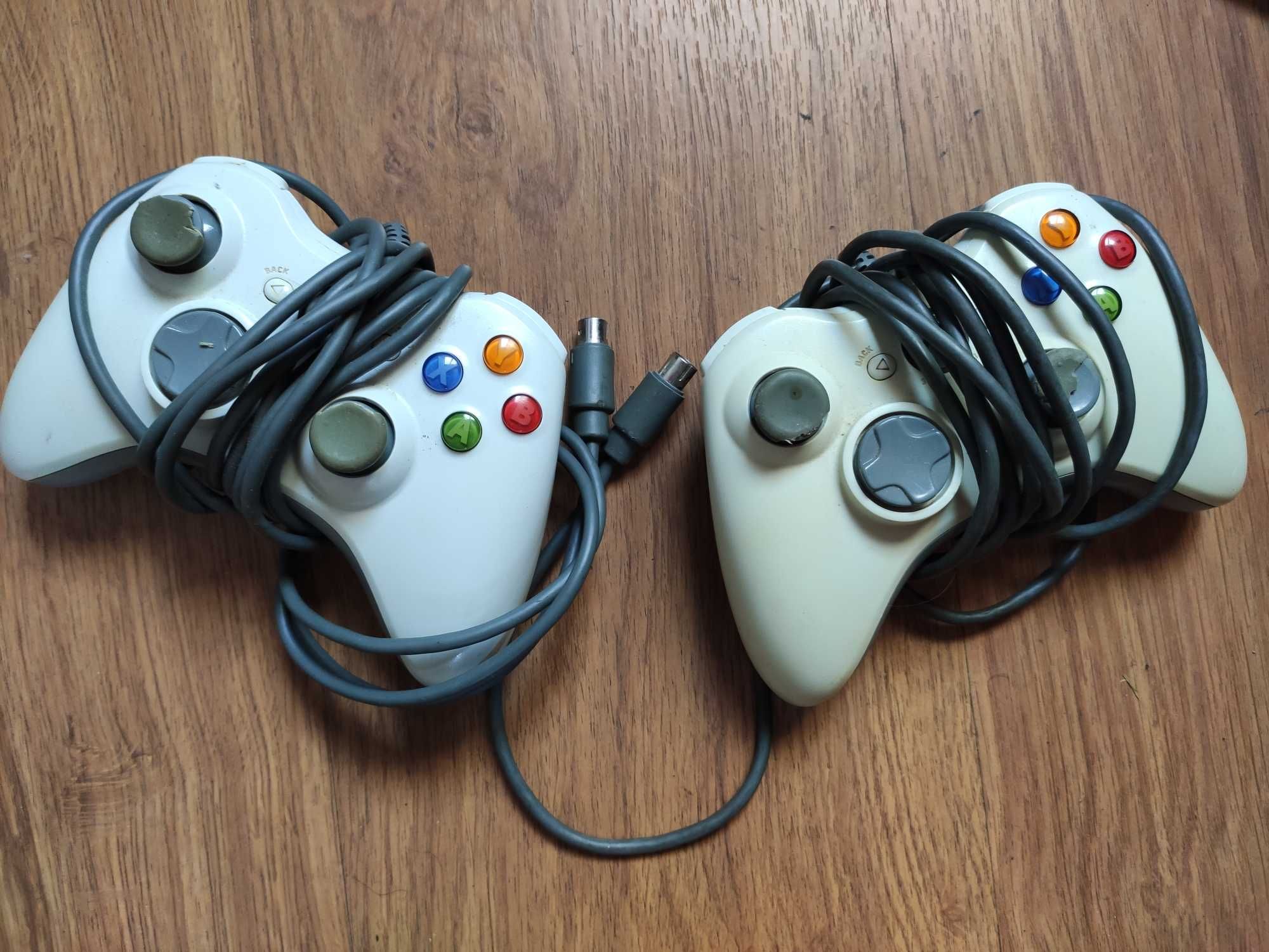 Оригинална конзола Xbox 360 със 4 игри и 2 джойстика + кабели