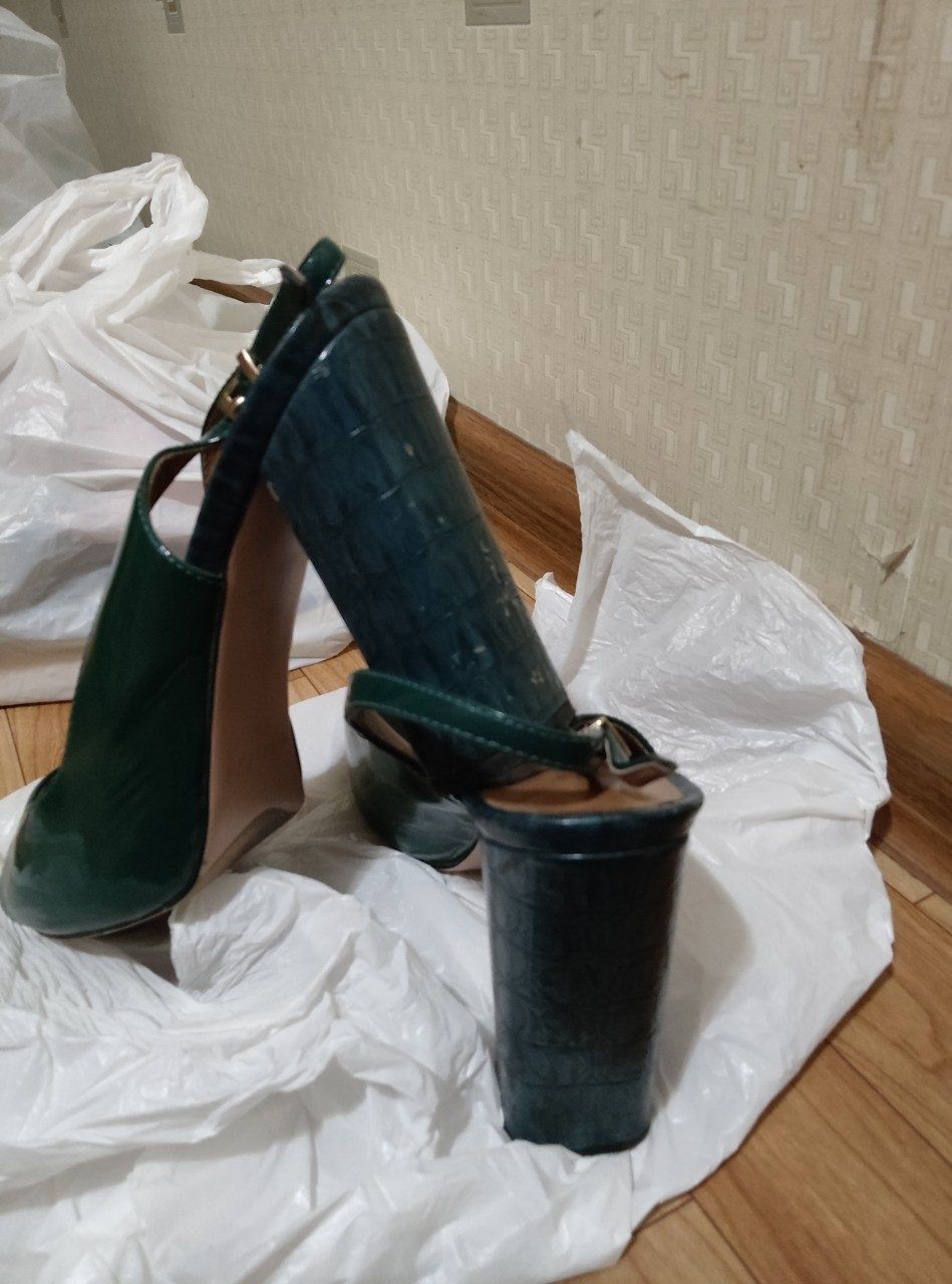 Босоножки женские на каблуке