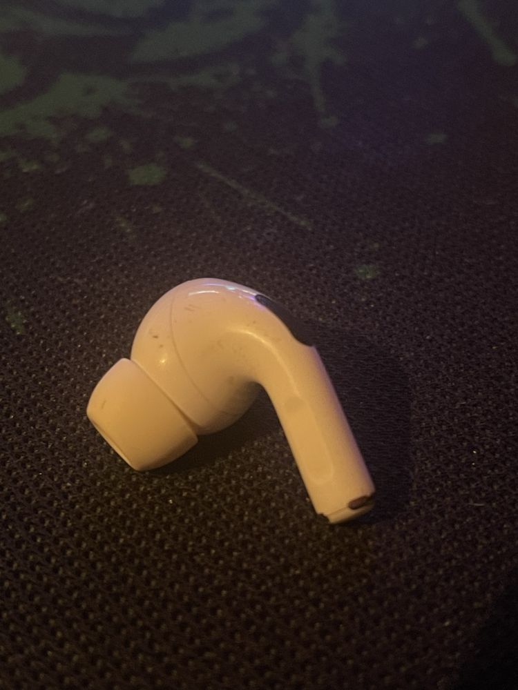 Левый наушник airpods pro