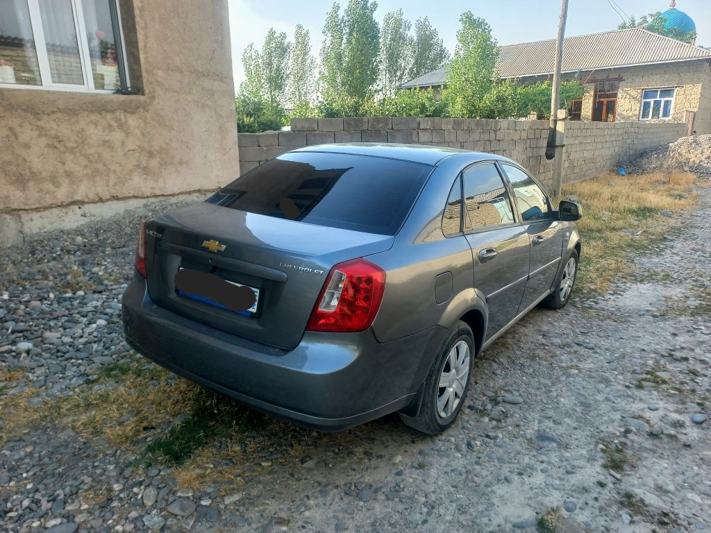 Gentra avtomobel
