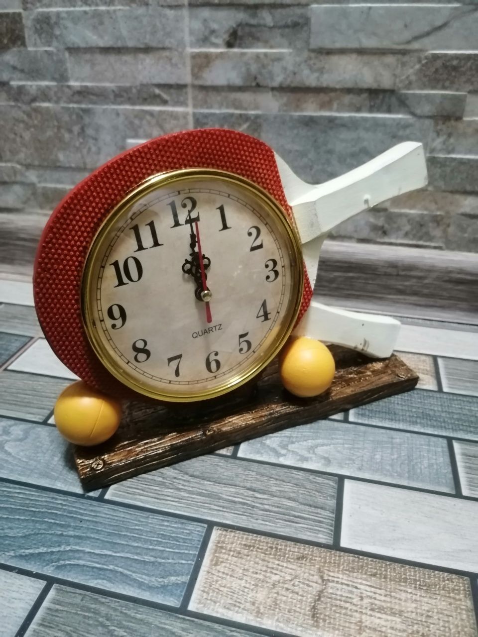Часовник сувенир и чудесен подарък пинг понг