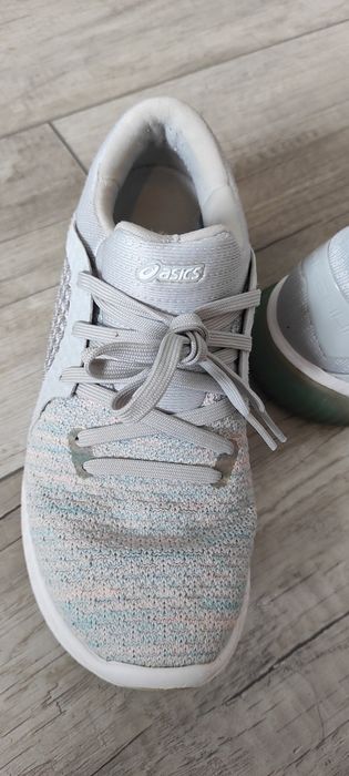 Pantofi/ adidasi sport Asics marimea 37 ( se potrivesc la 36)