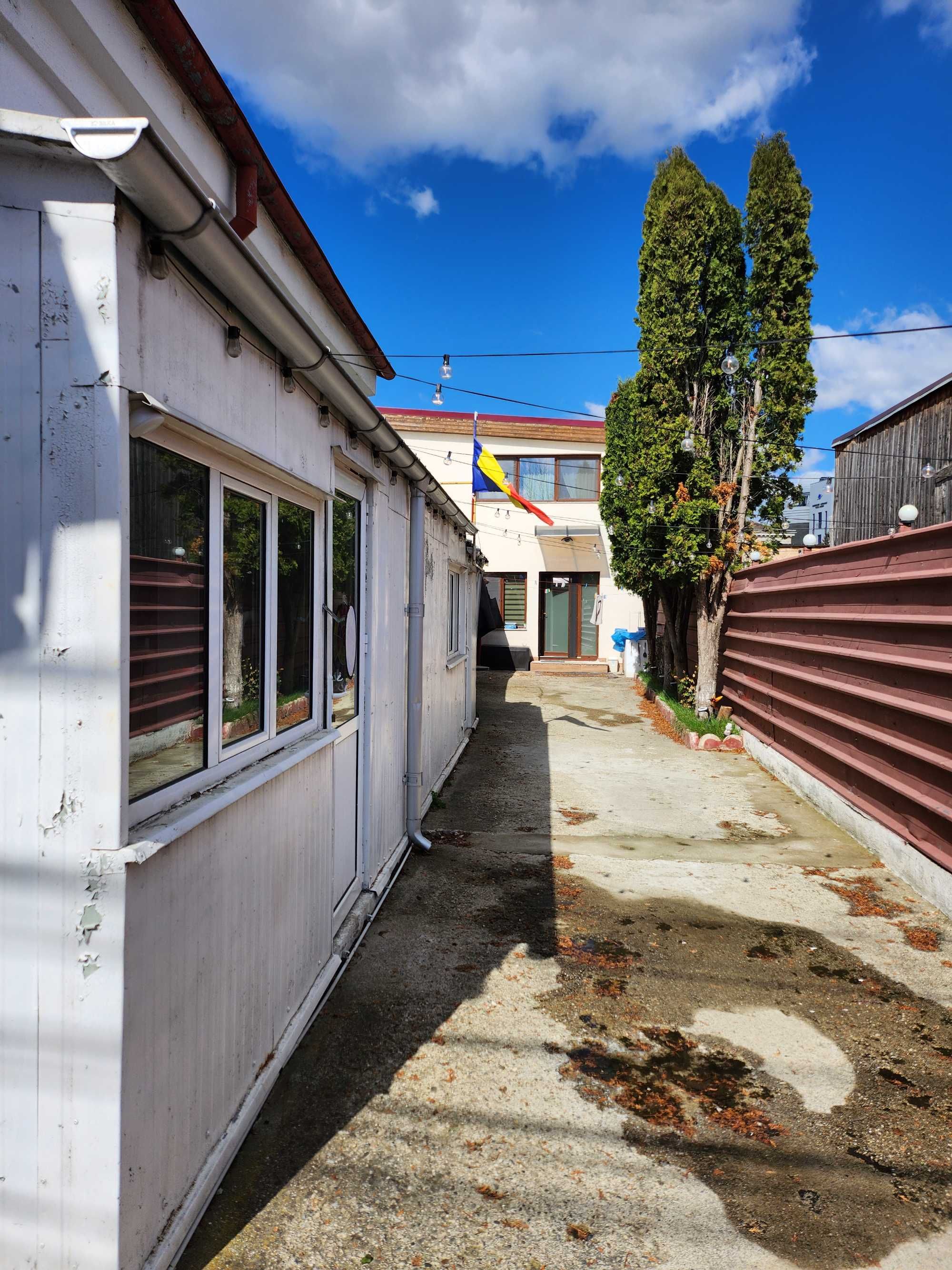 Casa de vanzare CENTRU Bacaului Locuinta + Afacere