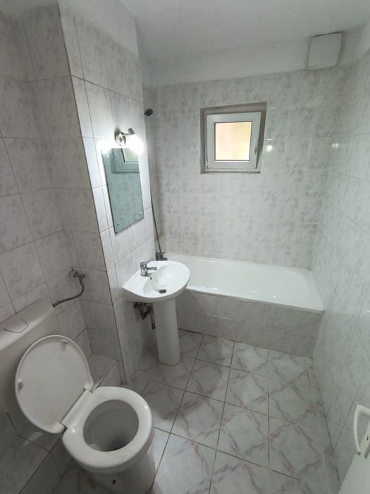 Inchiriez apartament 3 camere Micalaca
