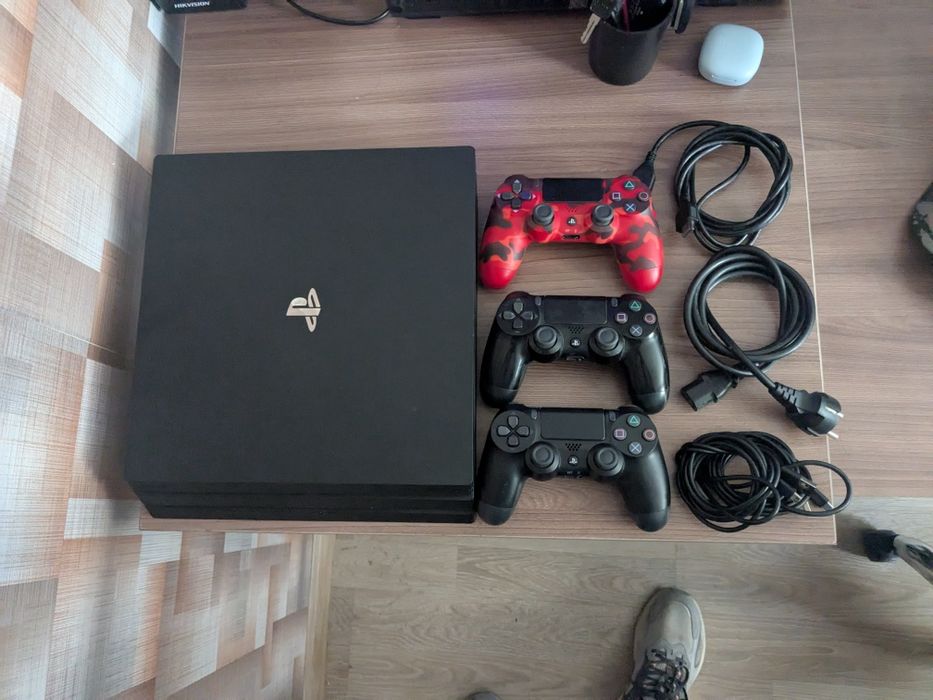 Playstation 4 pro 1tb 3 джойстика