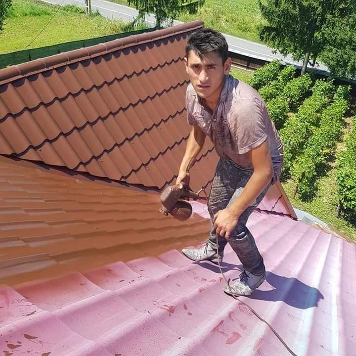 Vopsim orice fel de tablă și orice culoare dorește clientul