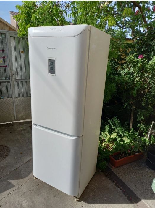 Combina Frigorifica Hotpoint Ariston cu vidare,No Frost,necesita freon