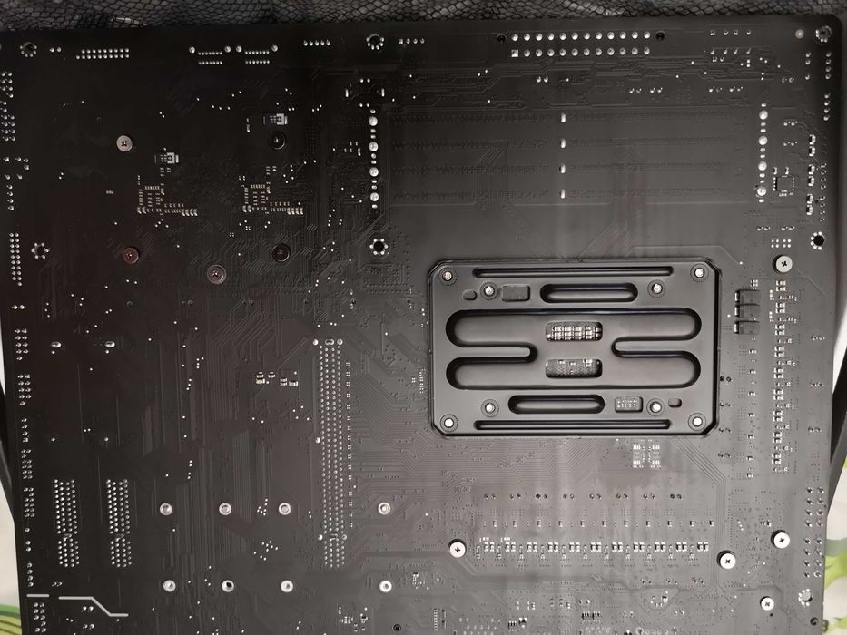 Aorus x670 Gaming motherboard дъно