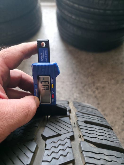 2бр Зимни гуми Michelin Agilis 225/65/16C, dot 1218, 7mm.