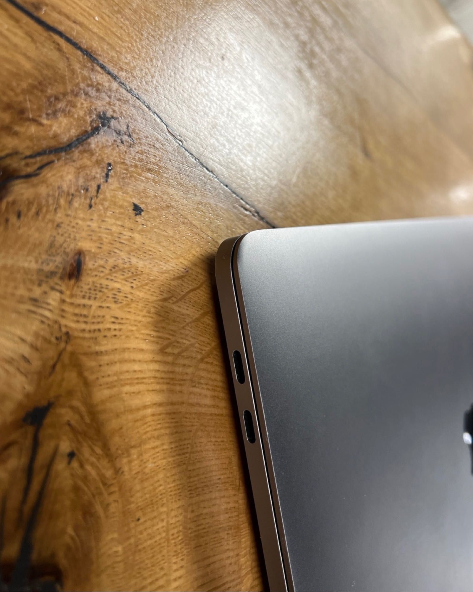 MacBook Pro 13" 2019 i5 256GB Space Gray | TrueGSM