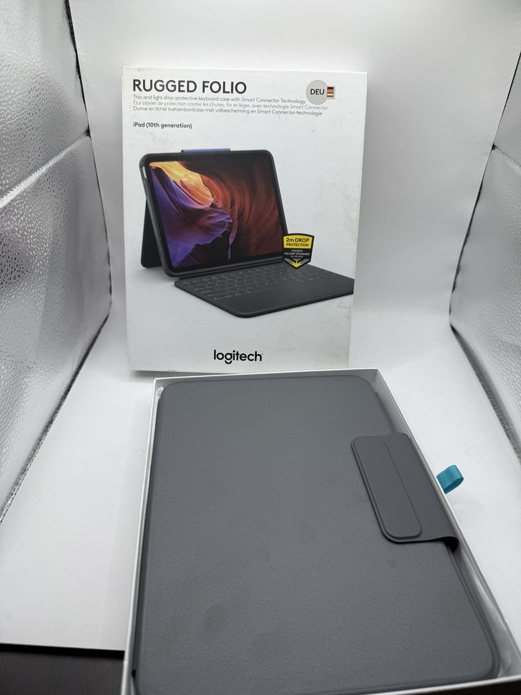Husa cu tastatura logitech ipad 10 th