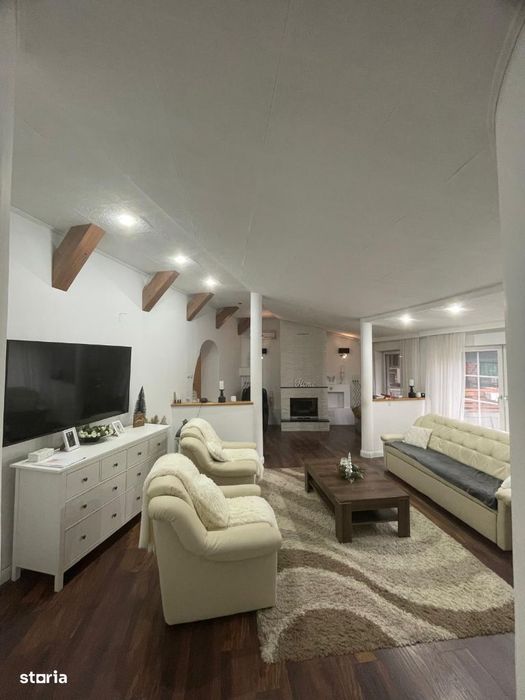 Apartament ultracentral in centrul Aradului 5 camere, curte proprie