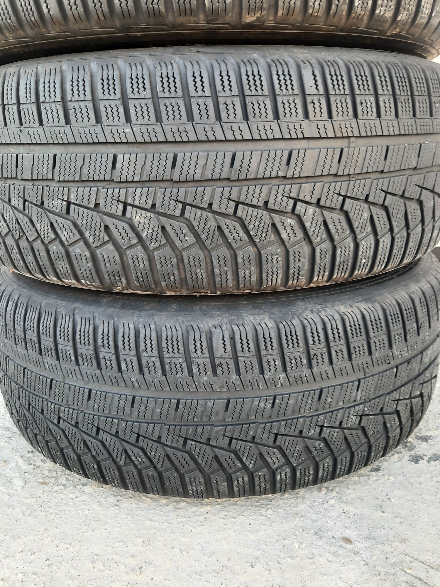 4 Броя 235/55/17 Hankook 2x6,2mm 2x5,5mm