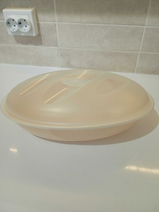 Хлебница с крышкой новая