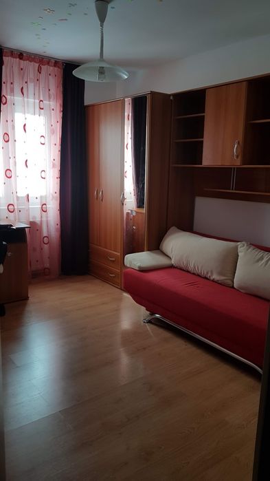 Inchiriez apartament decomandat 3 camere Noua