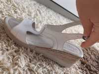 Sandale albe-50 lei