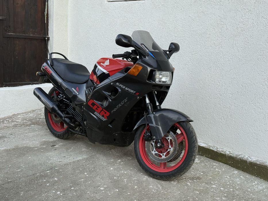 Honda CBR1000F se vinde