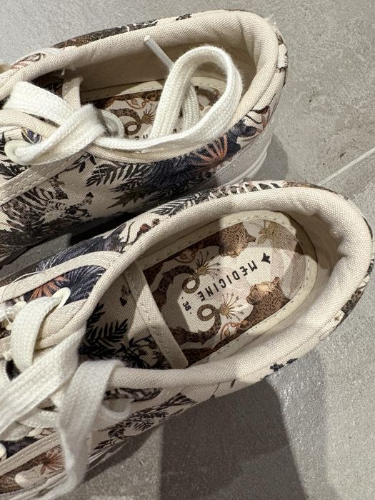 Нови обувки Medicine