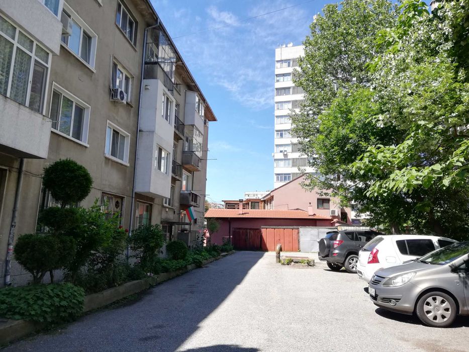 Продава апартамент