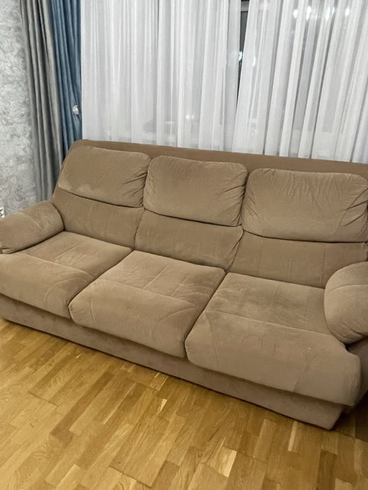 Диван б/у,  ширина -220 см, два кресла-дива86 см