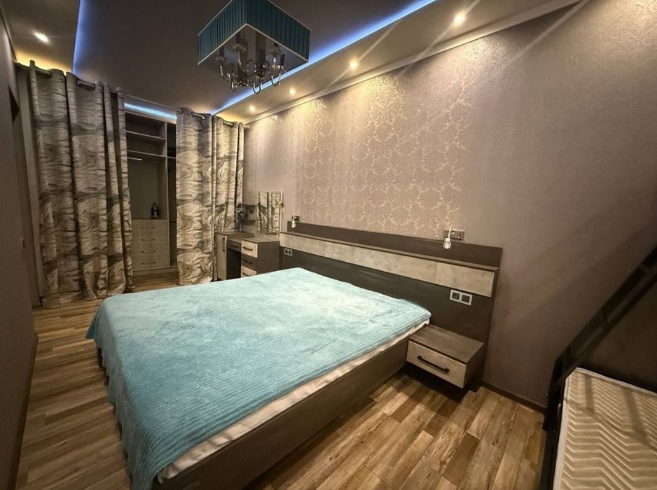 Метро Космонавтов. Итальянское посольста сдаётся 2х комнатная квартира