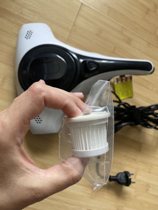 Aslirator acarieni cu lampa uv si vibratii cadou un filtru