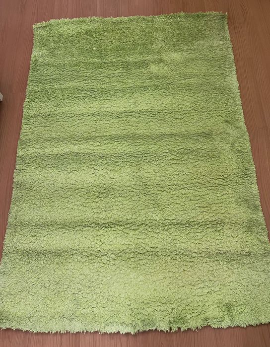 Килим - зелен цвят , 1.70 на 1.20 - 115 лв.