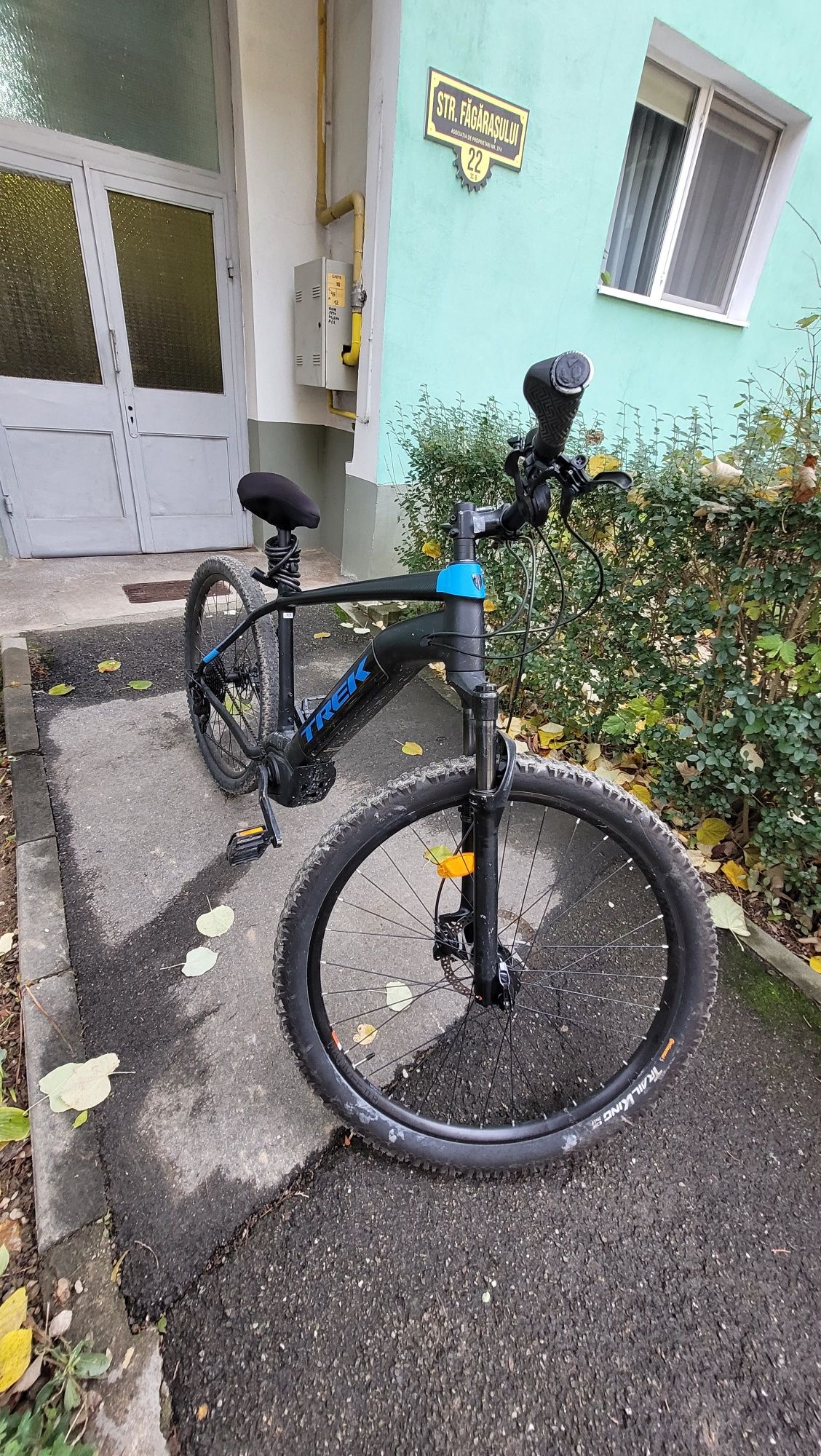 Bicicleta electrică Bosch trek