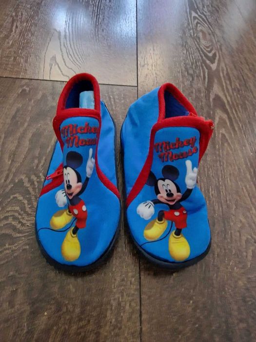 Пантофи подходящи за ясла