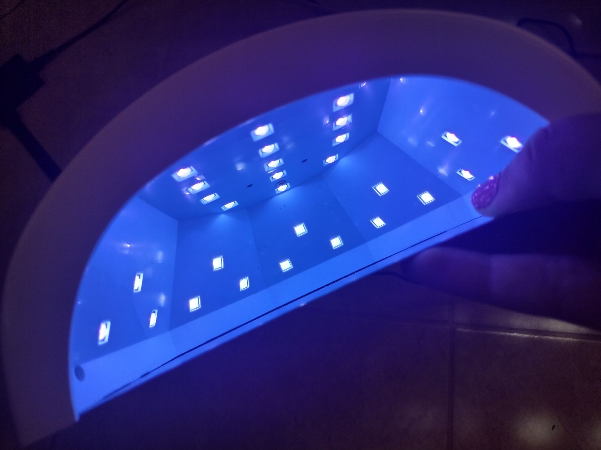 Чисто нова лампа за гел лак UVLED Nail Lamp SUN One