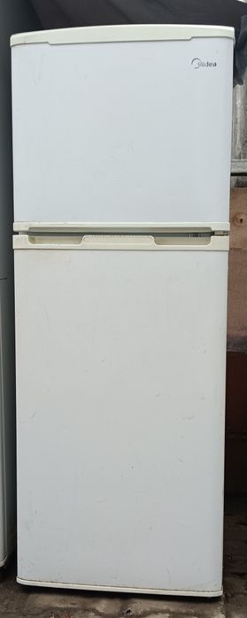 Холодильник и продаётся