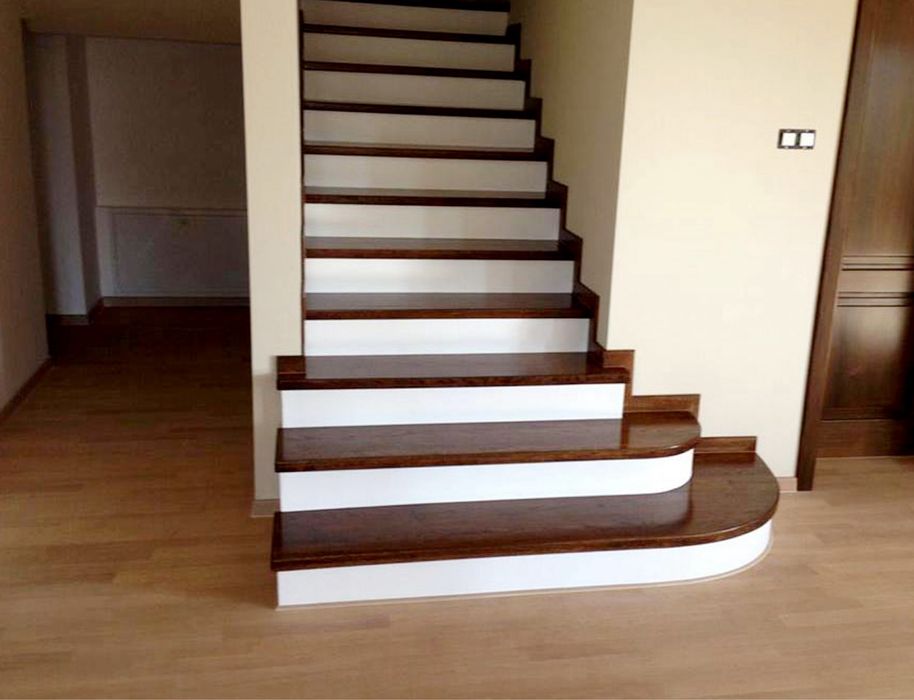 Foisoare,riflaje metalice,trepte fag, balustrada fier forjat, jaluzele