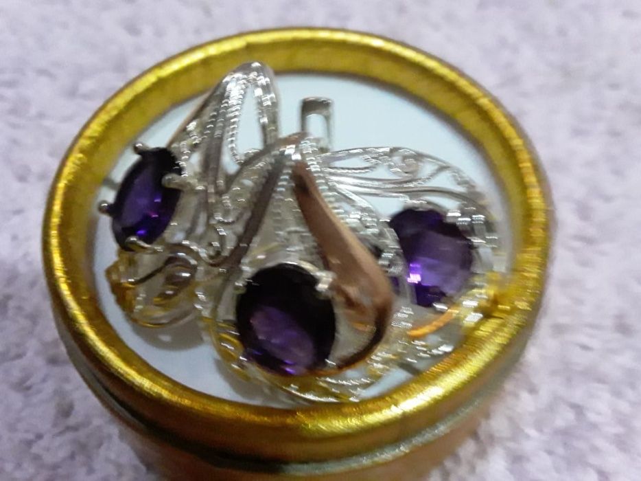 Продаю Серебрянный комплект новый