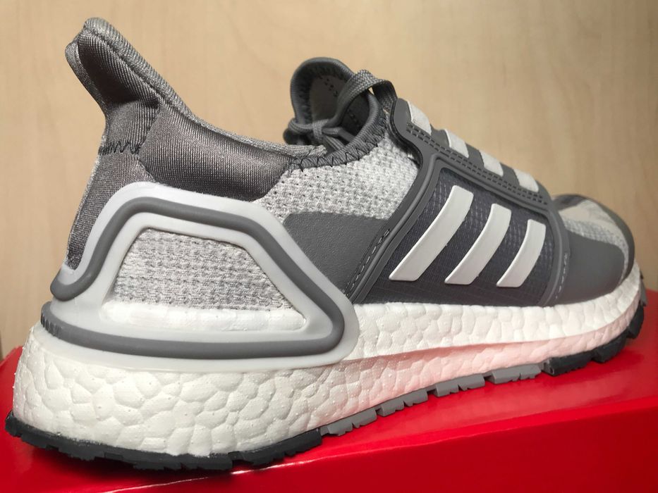 ADIDAS ULTRABOOST ,marimea 39 1/3 , noi, originali, unisex
